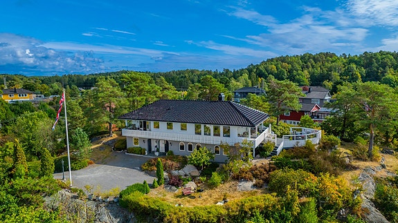 Even Guttormsen i Nordvik presenterer Kjæret 4 - Stor enebolig med utsikt over Neskilen - Solrik og romslig tomt - Dobbelgarasje - Attraktiv beliggenhet Foto: Fokus Foto