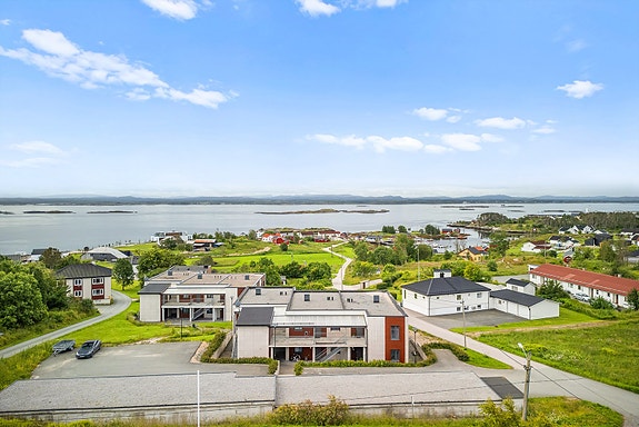 Emera eiendomsmegling v/Eskil Wahl ønsker velkommen til Doktorbakkan 2F! Foto: Haukdal interiørfoto.