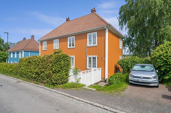 Gatefasade - leilighet ligger i 2. etasje i ærverdig bygg