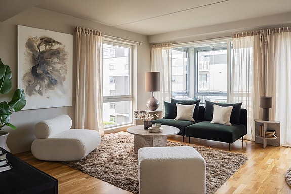 Velkommen til Julianus Holms veg 20 - En innbydende 4-roms hjørneleilighet med to balkonger, p-plass i kjeller, rause vindusflater og ypperlig beliggenhet. Foto: Stian Hatling.