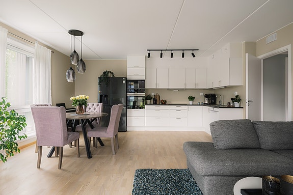 Velkommen til Havnehagen 56! Et moderne og romslig hjem i sentrale og grønne omgivelser. Foto: Fredrik Hansson.