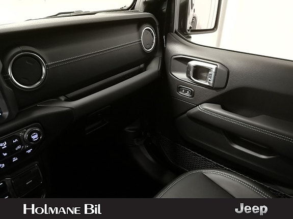 Jeep Gladiator 27 of 30