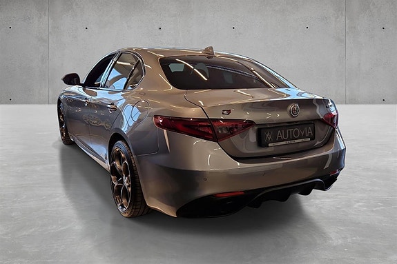 Alfa Romeo Giulia 5 of 5