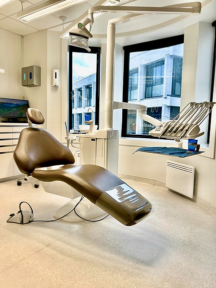 Modern klinikk med det nyeste utstyret og pasientene i fokus