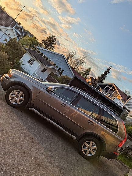 Volvo XC90 16 of 25