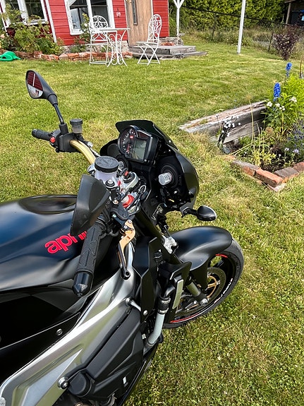 Aprilia Tuono 1000 R 8 of 12