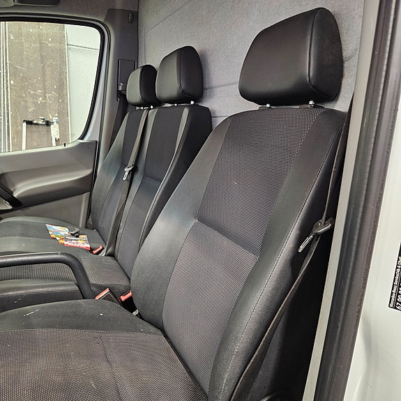 Mercedes-Benz Sprinter 319 13 of 18