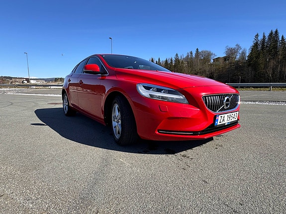 Volvo V40 2 of 5