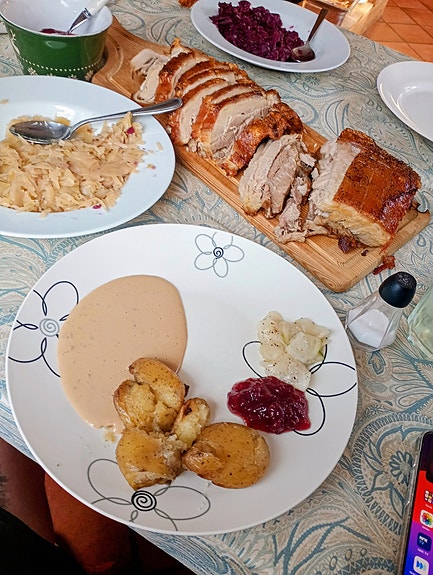 Vi tilbereder maten fra bunnen av, med rene råvarer og minst mulig prosesserte produkter – som en naturlig del av vårt miljøarbeid