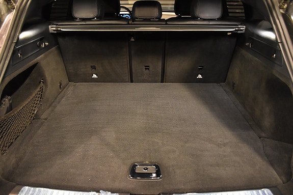 Mercedes-Benz EQC400 25 of 26