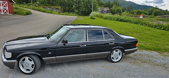 Mercedes-Benz 560 SEL 3 of 28