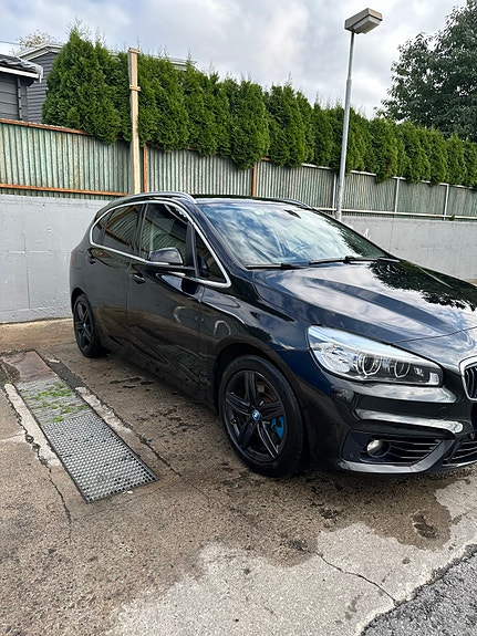 BMW 225xe 4 of 21