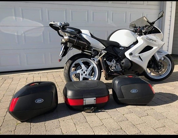 Honda VFR 800 2 of 9