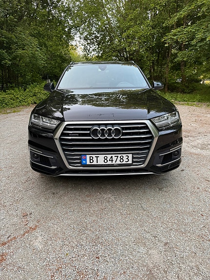 Audi Q7 12 of 24