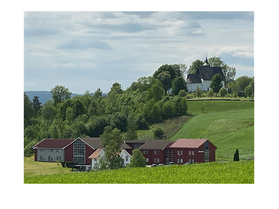 Vi holder til i hyggelige lokaler i Bø.