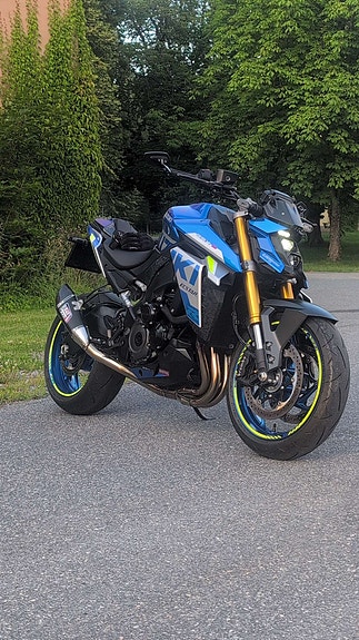 Suzuki GSX-S 1000 2 of 5