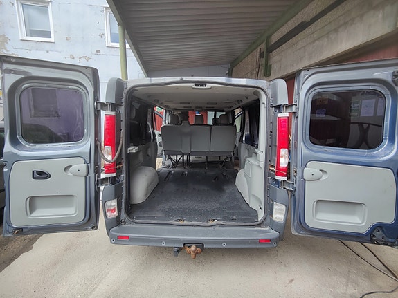 Opel Vivaro 22 of 23