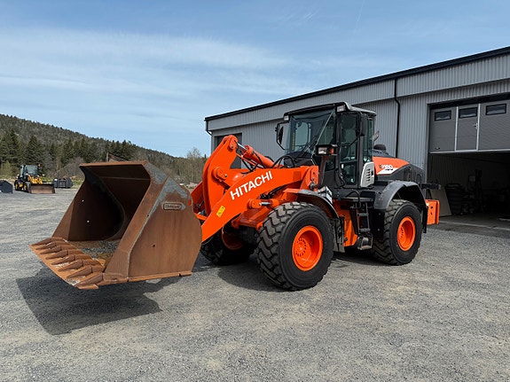 Hitachi ZW 180 - 6 Bra stand!!