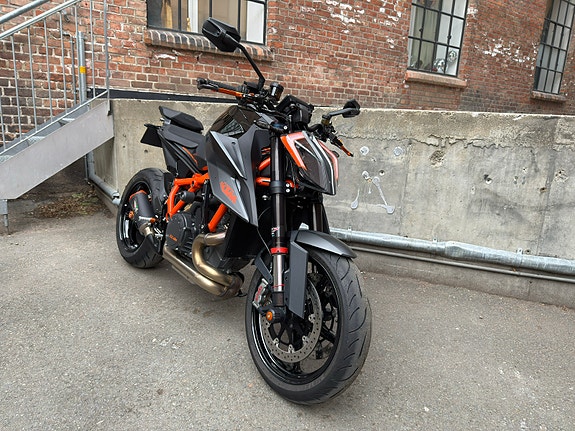 KTM 1290 Super Duke R 4 of 29