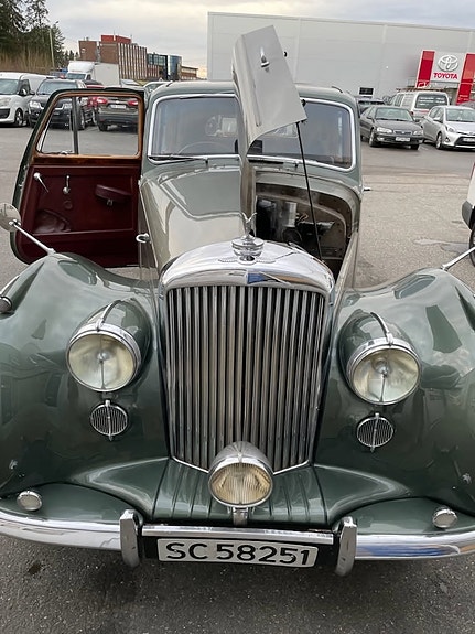 Bentley Andre 4 of 5