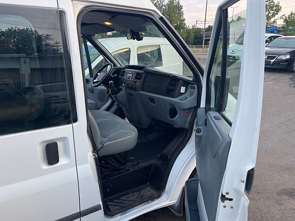Ford Transit 11 of 19