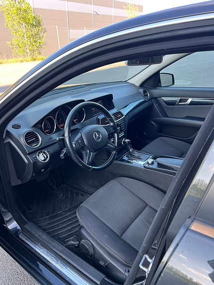 Mercedes-Benz C180 7 of 12