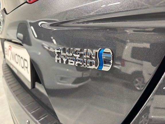 Toyota Prius Plug-in Hybrid 22 of 30