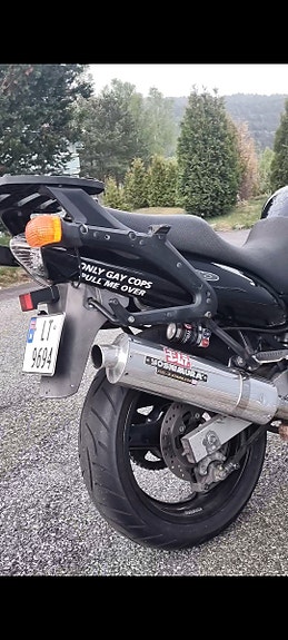 Suzuki GSX750F 8 of 9
