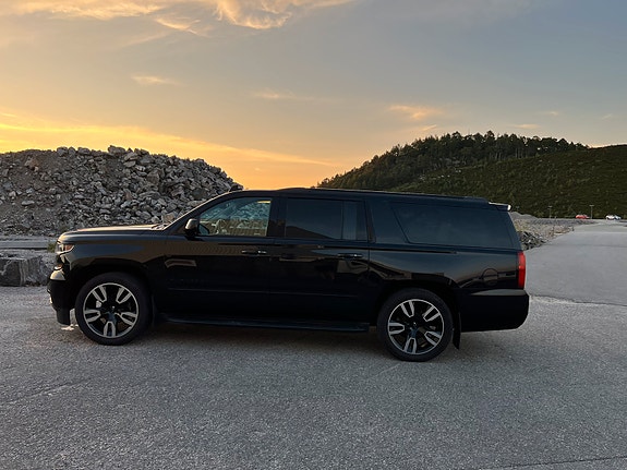 Chevrolet Suburban 8 of 30