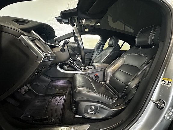 Jaguar I-PACE 12 of 21