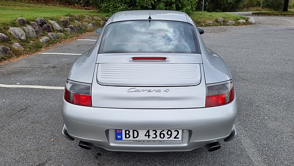 Porsche 911 4 of 5