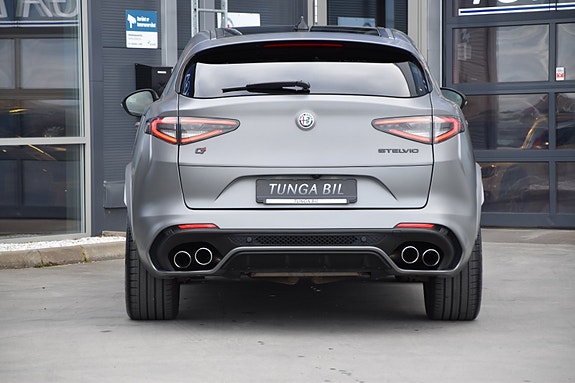 Alfa Romeo Stelvio Quadrifoglio 9 of 30
