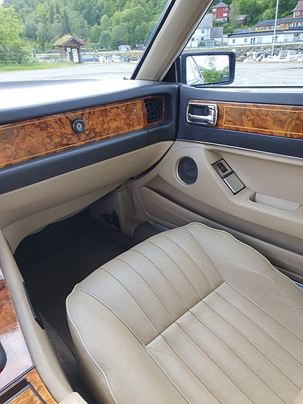 Jaguar XJ 7 of 22