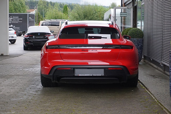 Porsche Taycan Sport Turismo 5 of 5