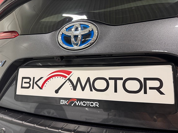 Toyota Prius Plug-in Hybrid 23 of 30