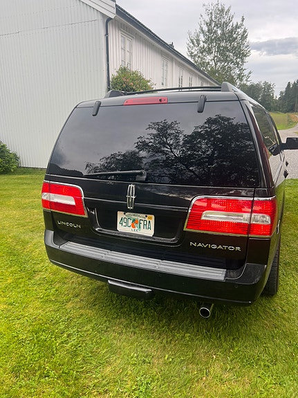 Lincoln Navigator 2 of 5