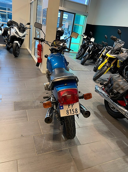Suzuki GSX 750 4 of 7