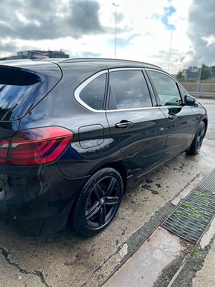 BMW 225xe 21 of 21