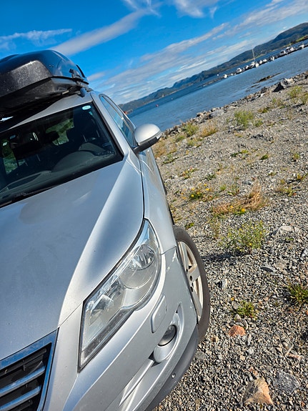 Volkswagen Tiguan 3 of 5