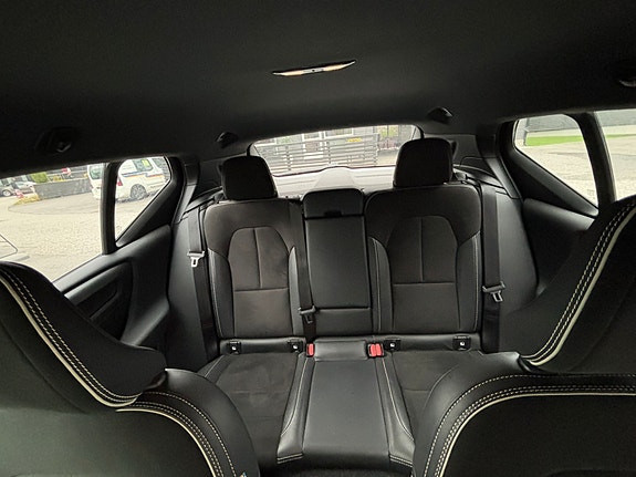 Volvo XC40 3 of 12