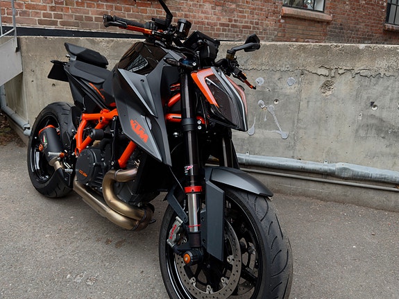 KTM 1290 Super Duke R 2 of 29