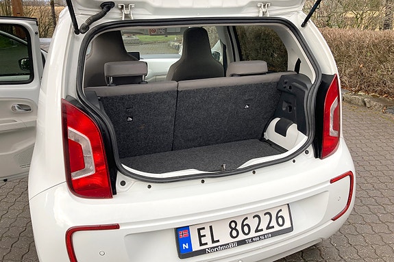 Volkswagen UP! 8 of 11