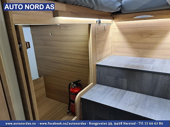 Hengeskap i fotenden på begge sider
