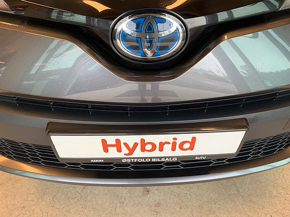 Toyota C-HR 4 of 5