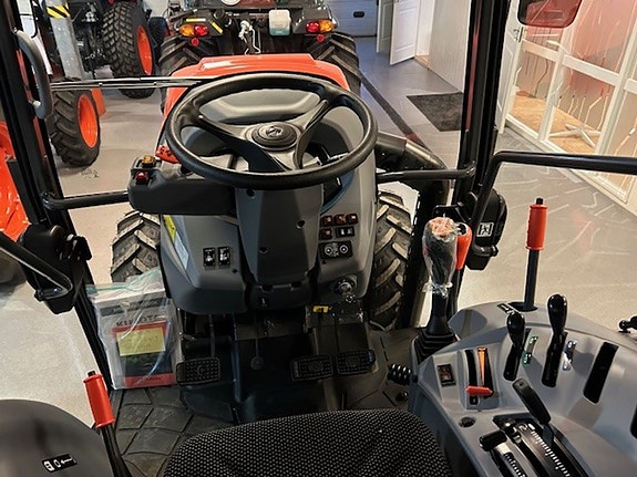 Kubota M5072 Narrow 3 of 10