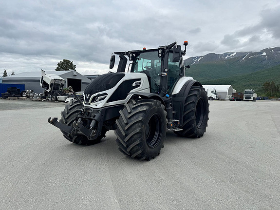 Valtra Q305 2023, kr 2 150 000,-