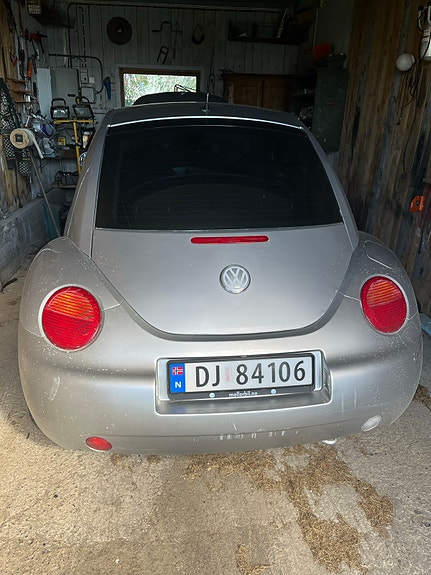 Volkswagen Beetle 2 of 5