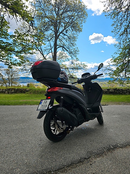Piaggio Medley 125 2 of 10