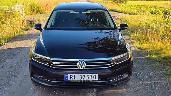 Volkswagen Passat 17 of 30