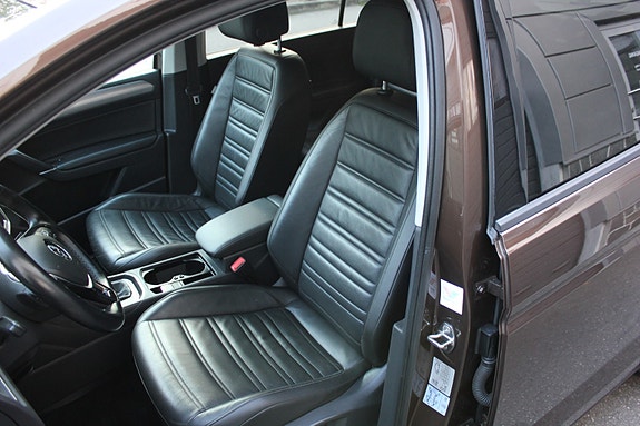 Volkswagen Touran 16 of 29
